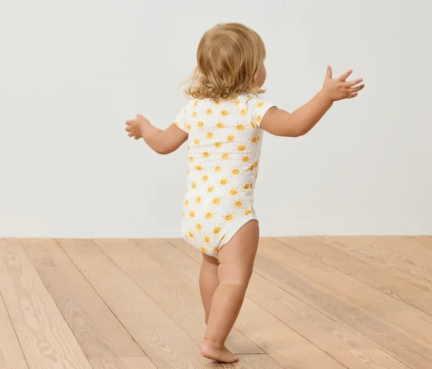 5 Baby-Bodys mit Mitwachsfunktion