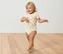 5 Baby-Bodys mit Mitwachsfunktion
