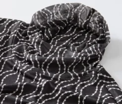 Bedrucktes Mesh-Rollkragenshirt