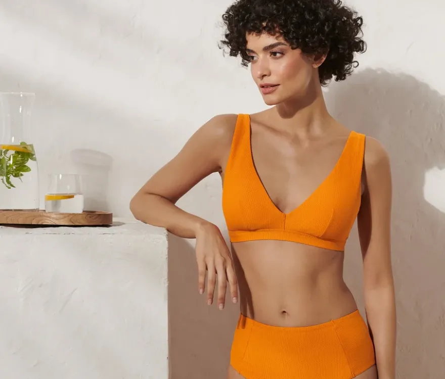 Bikinitop mit strukturierter Oberfläche