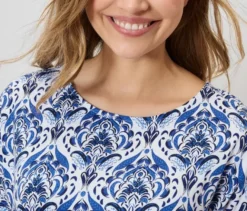 Blusenshirt, blauer Alloverprint