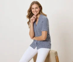Blusenshirt mit Knopfleiste, Minimal-Alloverprint