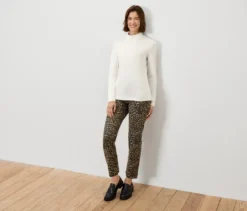 Blusenshirt mit Stehkragen, cremeweiß