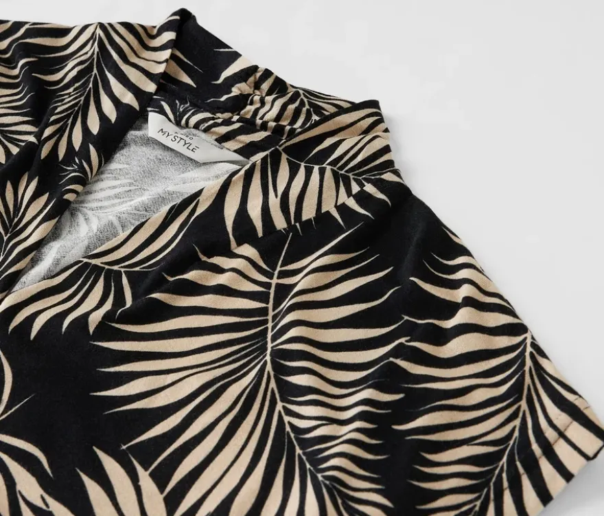 Blusenshirt mit V-Ausschnitt, Alloverprint