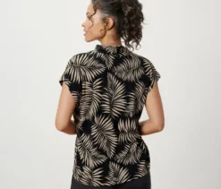 Blusenshirt mit V-Ausschnitt, Alloverprint
