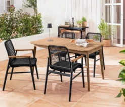 Dining-Stuhl mit Teak-Armlehnen und Textilgeflecht