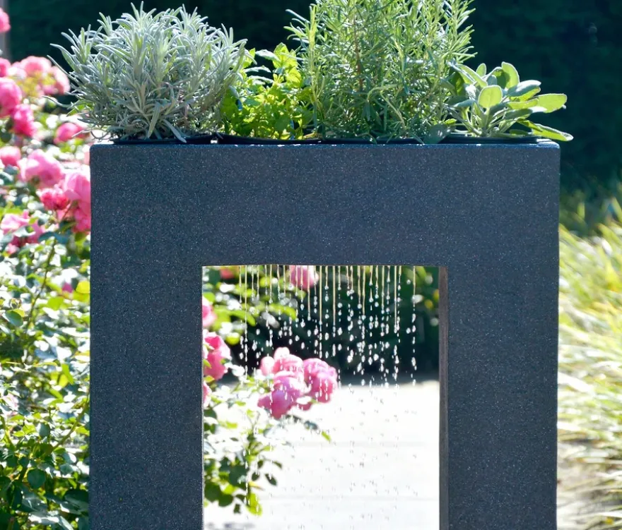 Dobar Gartenbrunnen mit Pflanzen-Option