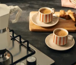 2 Espressotassen mit Untertassen, Streifen