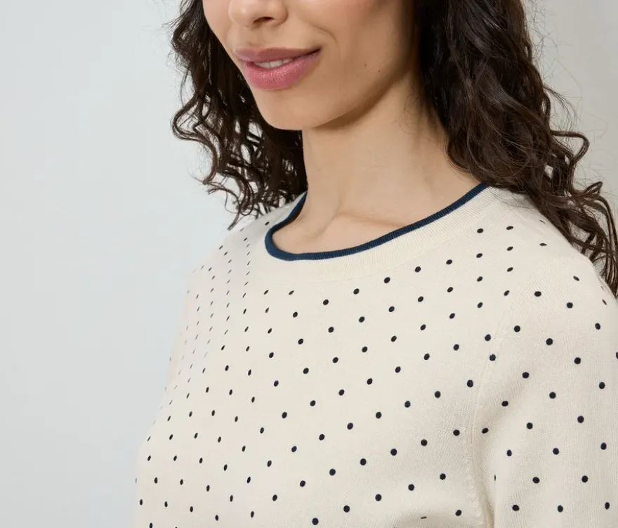 Feinstrickpullover, weiß mit dunkelblauen Punkten