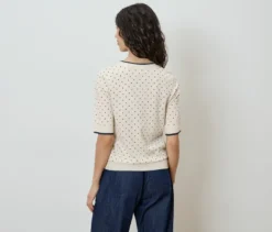 Feinstrickpullover, weiß mit dunkelblauen Punkten