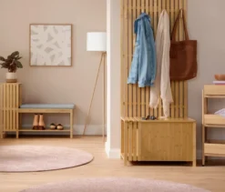 Garderobe mit Sitzbank in Lamellenoptik