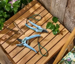 2 Gartenscheren