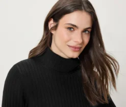 Gerippter Rollkragenpullover, schwarz