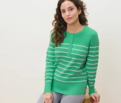 Gestreifter Feinstrickpullover