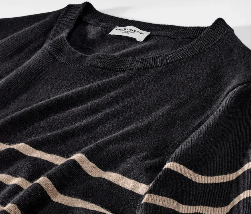 Gestreiftes Feinstrickkleid