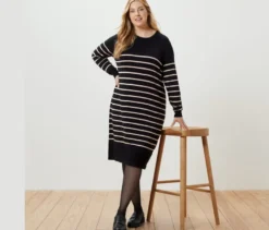 Gestreiftes Feinstrickkleid