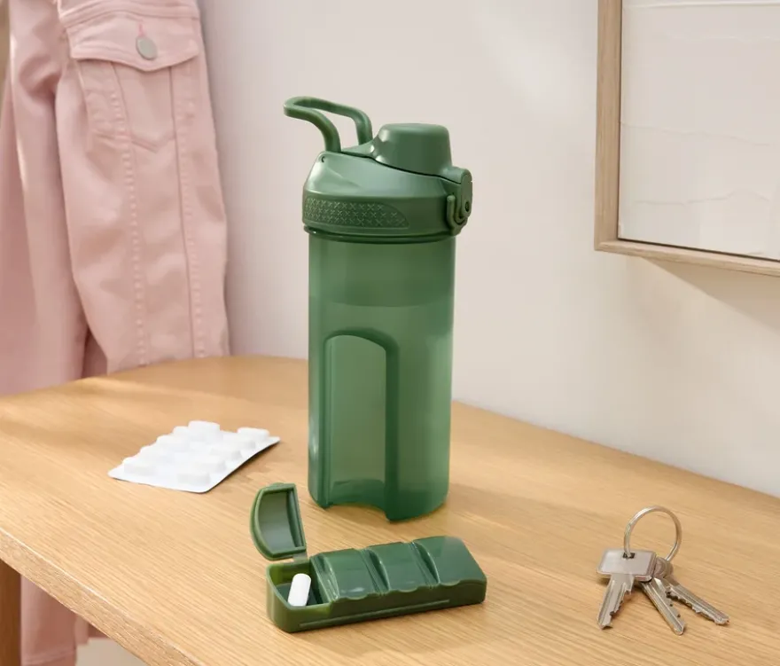 Getränkeflasche mit Pillendose