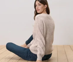 Grobstrickpullover mit Zopfmuster