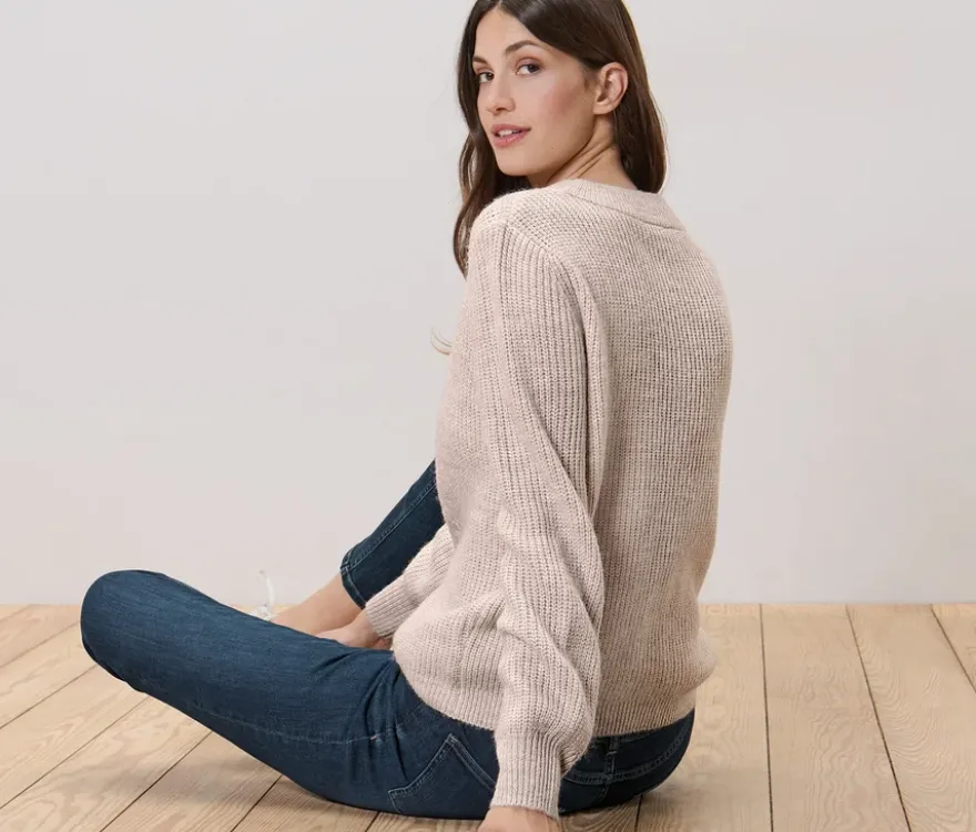 Grobstrickpullover mit Zopfmuster