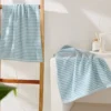 2 hochwertige Handtücher, blau