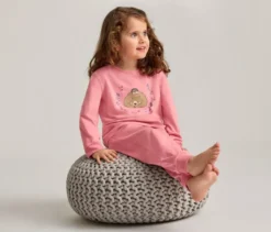 2 Kinder-Pyjamas, Blumen