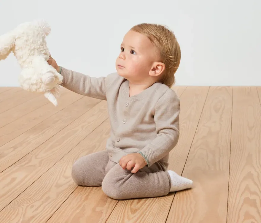 Kinder-Strickjacke mit Wolle