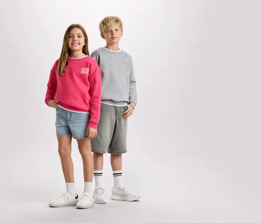 Kinder-Sweatshirt mit überschnittenen Schultern, grau