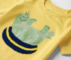2 Kinder-T-Shirts mit Applikation