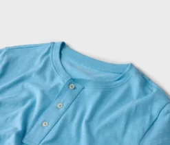 Kurzarm-Henley, hellblau