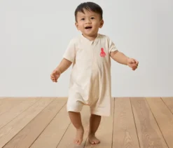 2 kurze Baby-Pyjamas