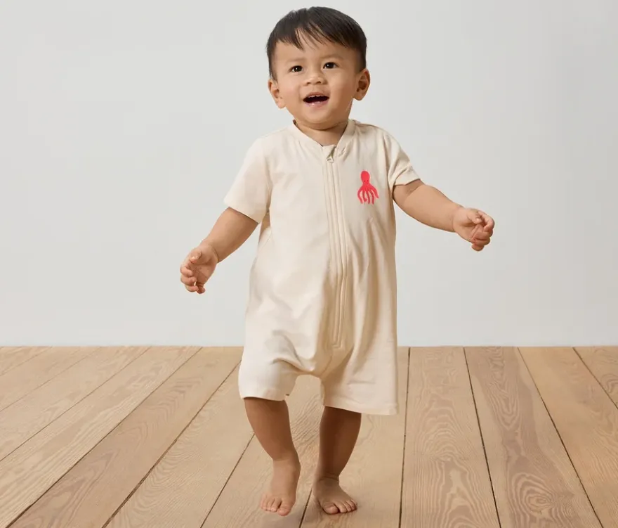 2 kurze Baby-Pyjamas