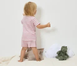 2 kurze Kinder-Pyjamas
