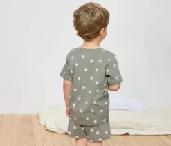 2 kurze Kinder-Pyjamas