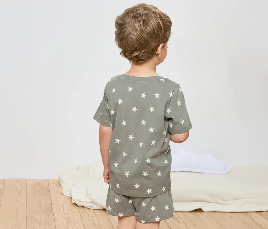 2 kurze Kinder-Pyjamas