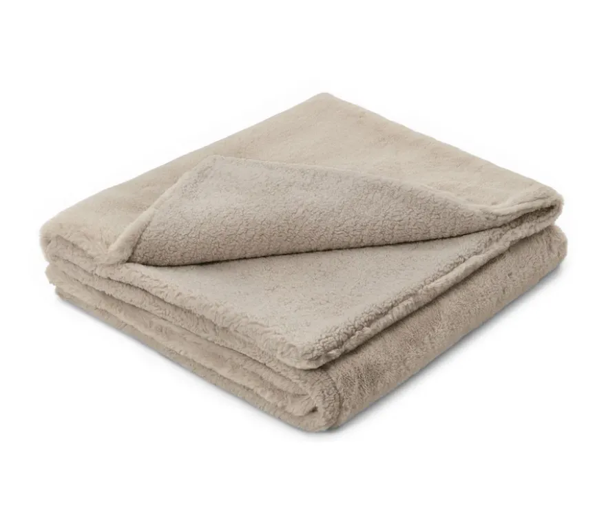 Kuscheldecke aus Kunstfell