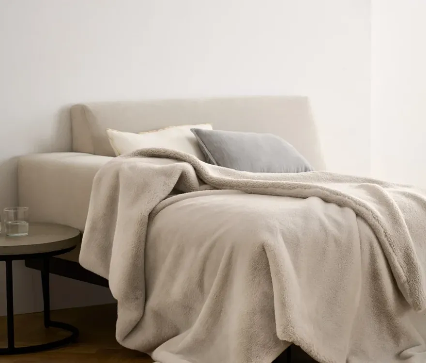 Kuscheldecke aus Kunstfell