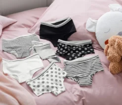 7 Mädchen-Pantys, schwarz-weiß