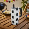 Outdoor-Trinkbecher im Fußball-Look