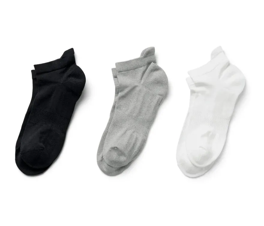 3 Paar Funktions-Sportsocken, schwarz/weiß/grau