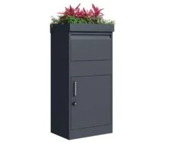 Paketbox mit Blumenkasten