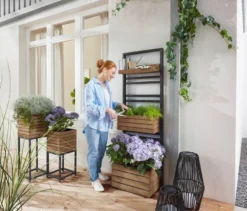 Pflanzwand mit flexibel einhängbaren Regalen »Elin«
