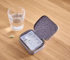 Pillendose mit Hülle