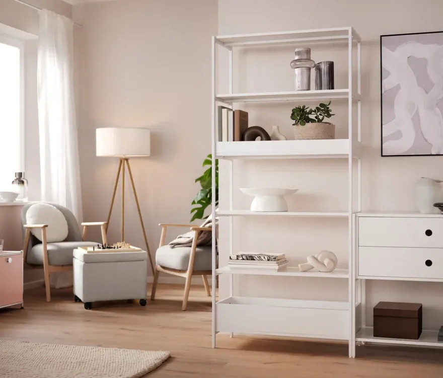 Pouf mit Rollen und Tablett