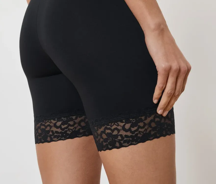 Radlershorts mit Spitzenborte, schwarz