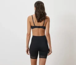 Radlershorts mit Spitzenborte, schwarz