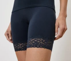 Radlershorts mit Spitzenborte, dunkelblau