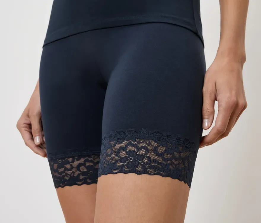Radlershorts mit Spitzenborte, dunkelblau