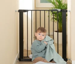 roba easySafe+ Tür-und-Treppen-Schutzgitter mit 7-cm-Erweiterung, schwarz
