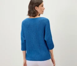 Sommerlicher Strickpullover aus Bändchengarn
