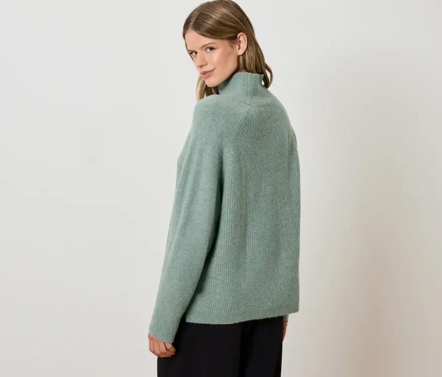 Soufflé-Yarn-Grobstrickpullover, salbei